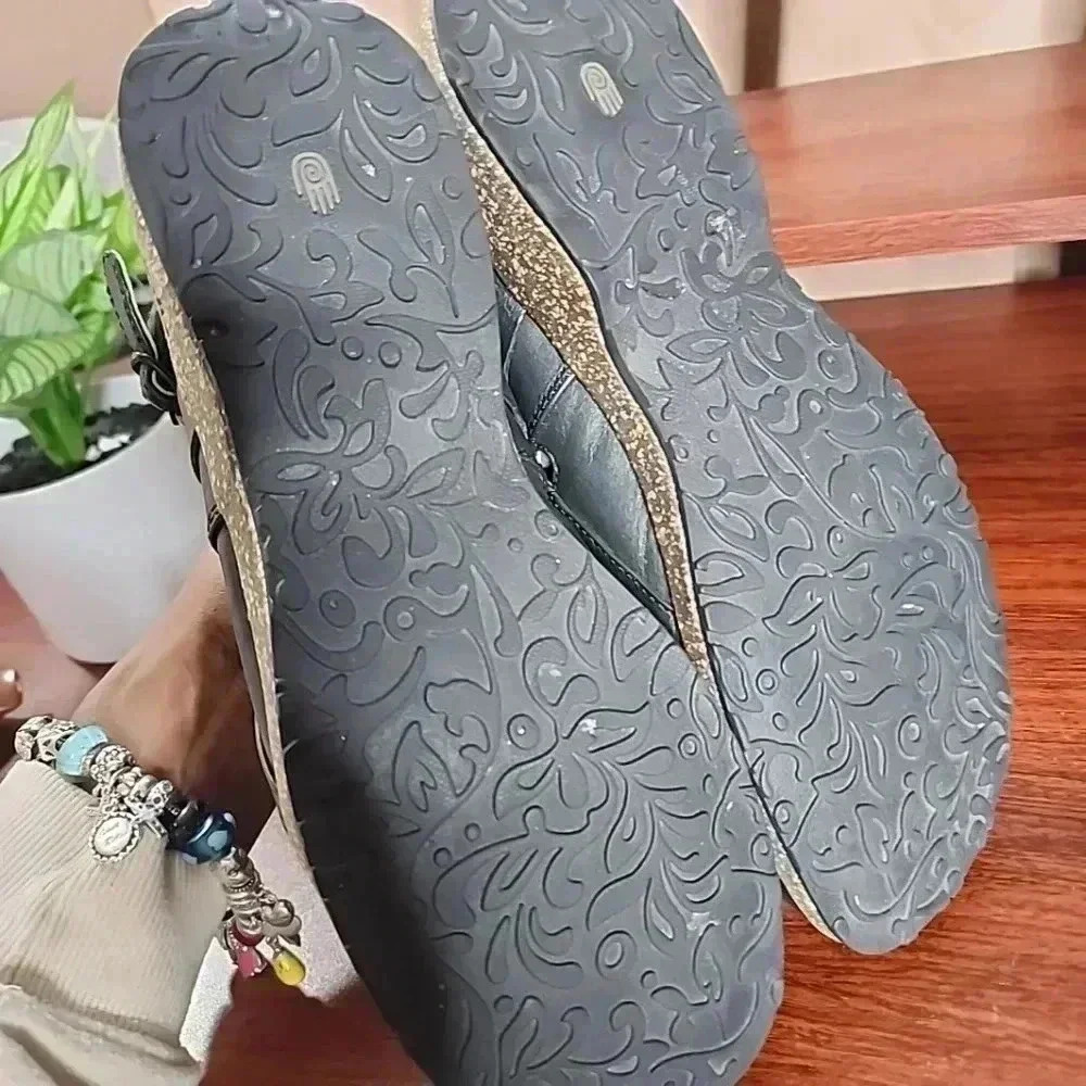 Teva Women's Leather Clogs.  Size 8 - Picture 5 of 9